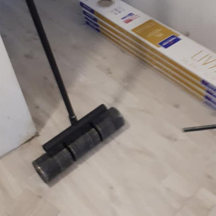 Укладка клейової кварц вінілової плитки по діагоналі